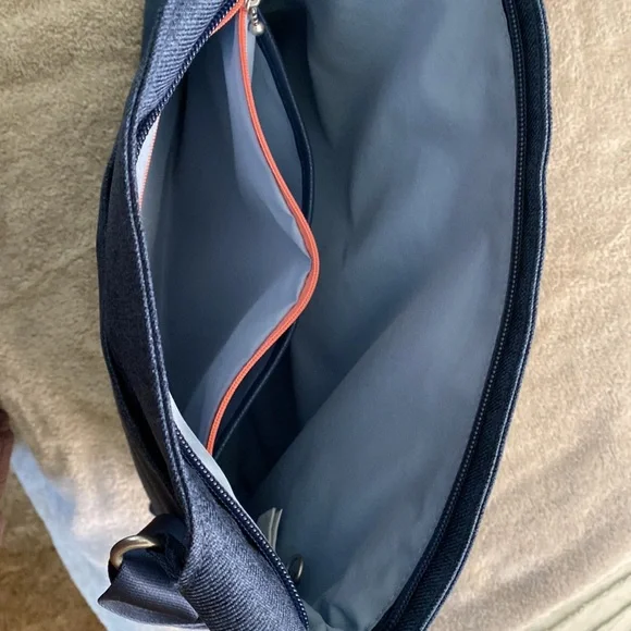 Baggallini Denim Blue Multi Pocket Purse - Picture 5 of 7